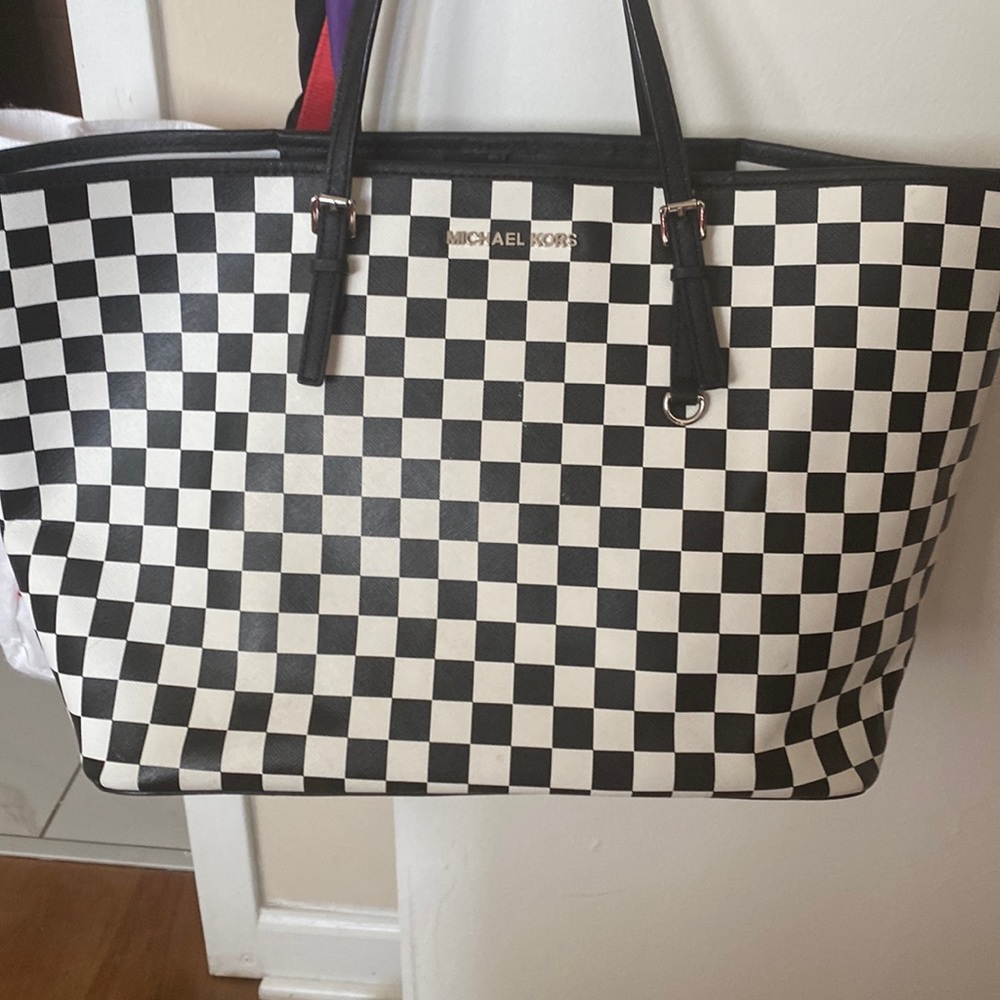 Micheal Kors Checkered Jet Set Tote in blk white - Picture 3 of 10